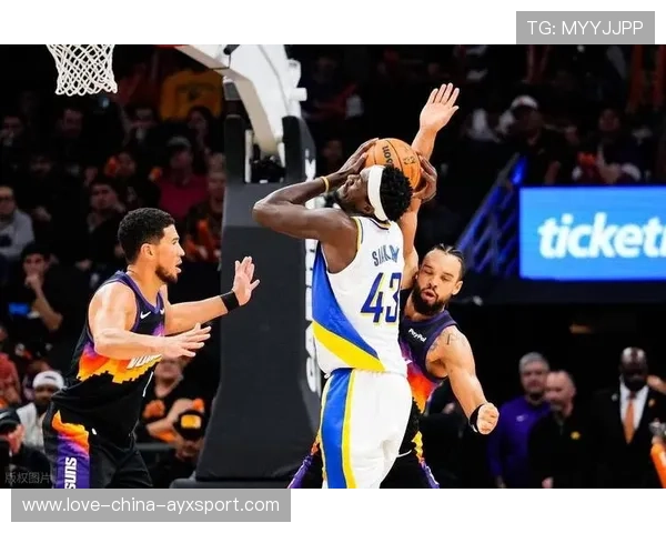 布克连续高光时刻,凤凰城掌控比赛主动