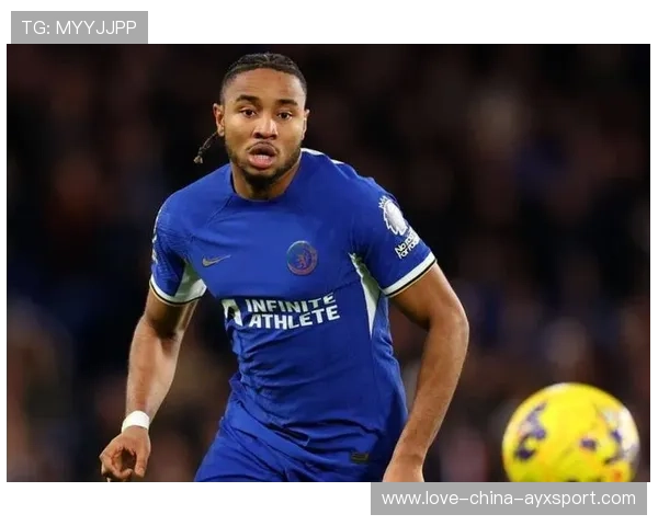 切尔西直塞打穿后防，恩昆库面对空当射门偏出